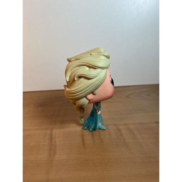 Funko Pop! Disney Frozen Elsa Vinyl Figure - Picture 5 of 8